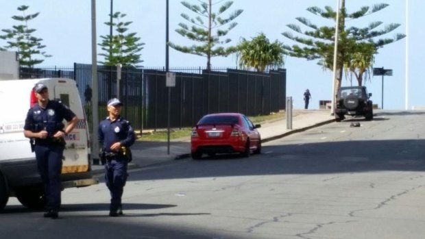Police have closed a Surfers Paradise street after a man reportedly made threats with molotov cocktails. 