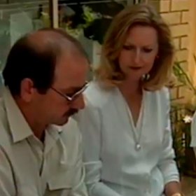 Don e Carol Spires falando à mídia. 