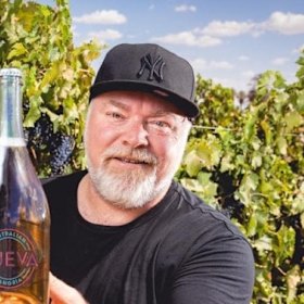 Radio personality Kyle Sandilands has joined the well-heeled residents of Bellevue Hills.