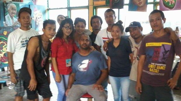 Billy Surya Adji (left in black singlet) with Myuran Sukumaran (seated) in the art room at Kerobokan jail.
