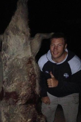 Canberra Raiders player Shannon Boyd with a 132kg feral pig.