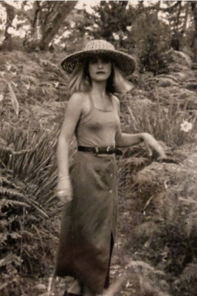 The author shows off her style at age 19.