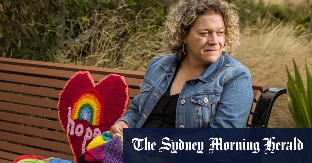 Woman's yarn bombing road trip to honour late daughter - Vimarsana News