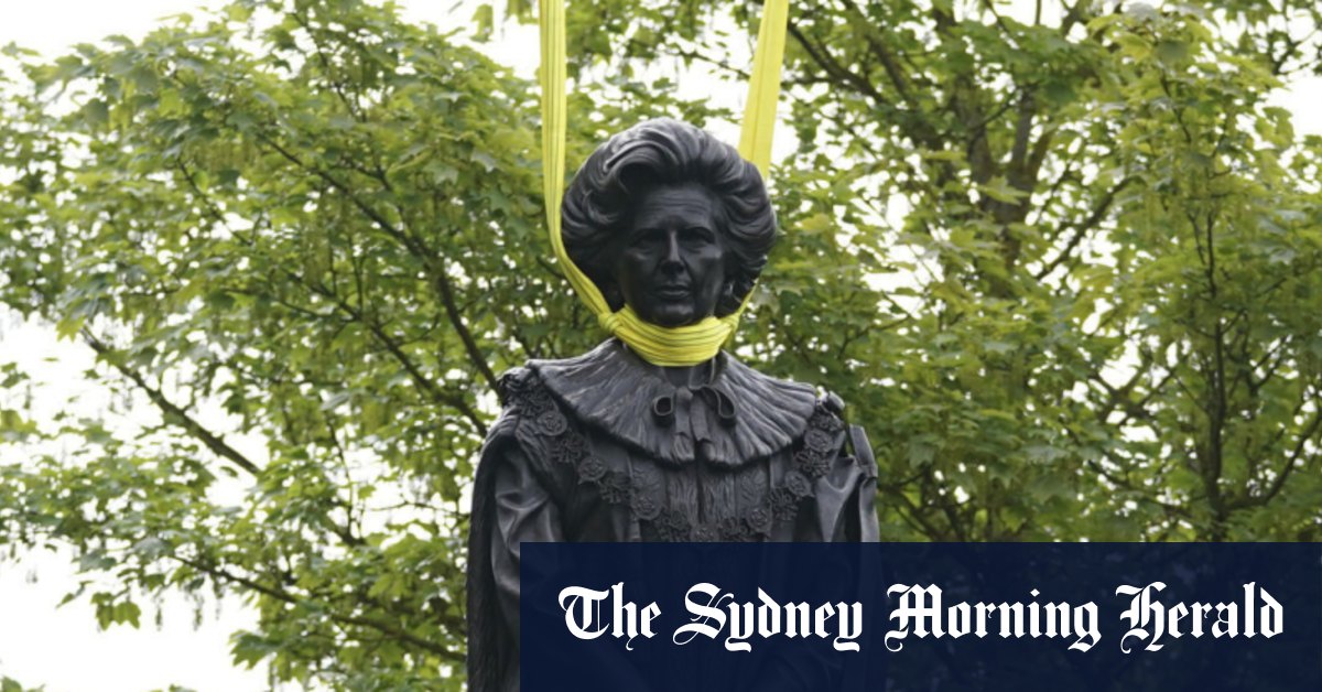 margaret-thatcher-statue-egged-within-hours-of-being-erected-in-home-town
