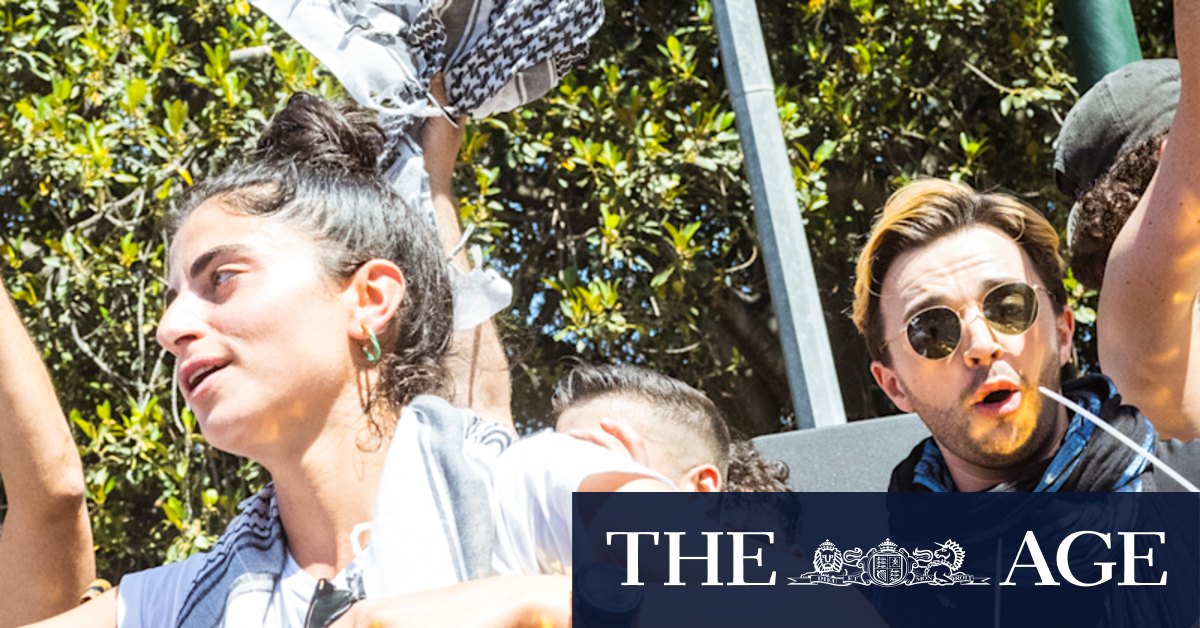 Pride March: Protesters confront Victoria Police members during Midsumma event - Vimarsana News