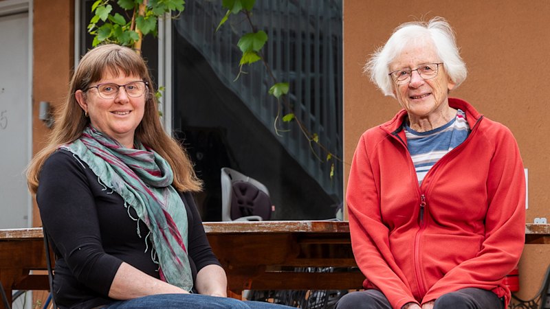 Ruth in prijatelji premagali stanovanjsko krizo s skupnim bivanjem