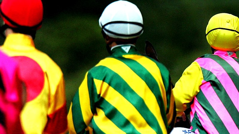 Fast-finishing daughter of Lonhro takes centre stage at Tamworth