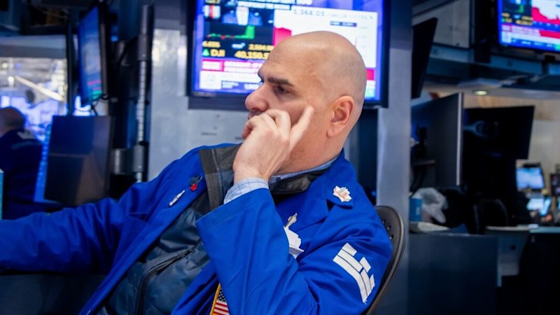 ASX ends the week in the red as oil climbs on war uncertainty