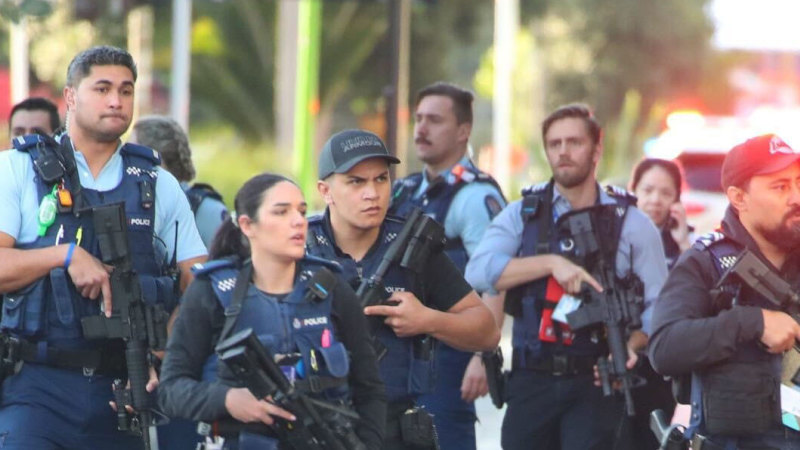 Auckland çekimi CBD'de üç ölü, altı yaralı bıraktı