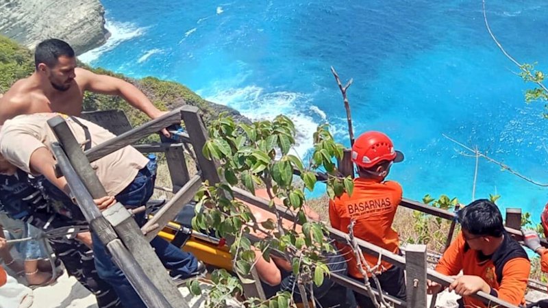 Australian tourist dies after falling from cliff at Kelingking Beach near Bali