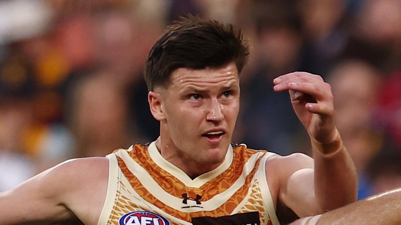 AFL LIVE: Hawthorn Hawks, Adelaide Crows face off in Tasmania; Footy fans brace for train delays this weekend