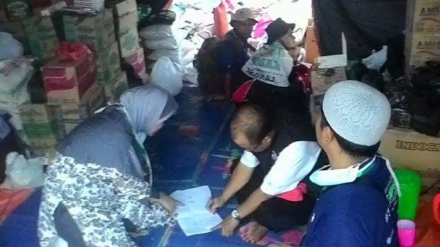 Generosity from a poor community: Tamiang locals organising donations.