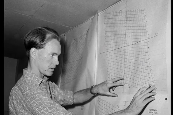 Tony Gee, at the age of 22, studies deflection curves drawn from data calculated by Pegasus 1.
