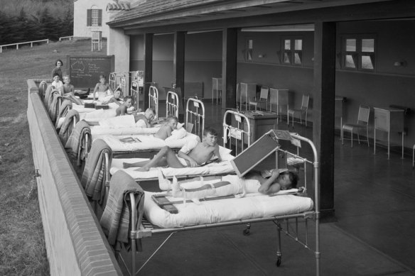Polio treatment at Melbourne’s Frankston Children’s Hospital, 1936. 