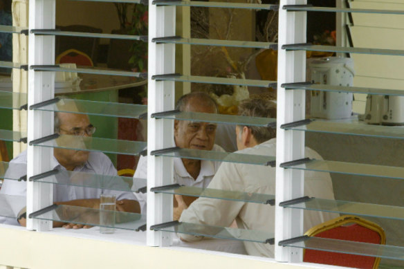 Kiribati’s founding father Sir Ieremia Tabai (right) and Opposition Leader Titabu Tibane (left) are interviewed by 60 Minutes.