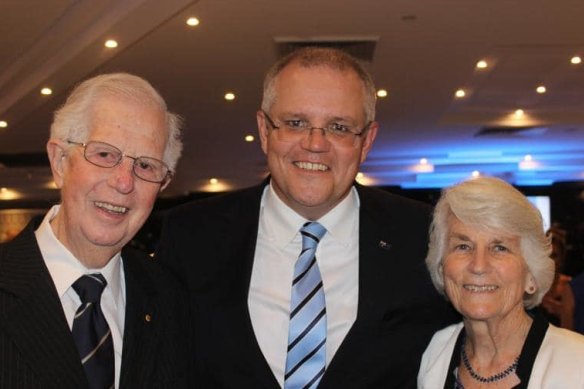 Prime Minister Scott Morrison with his late father John and mother Marion. 