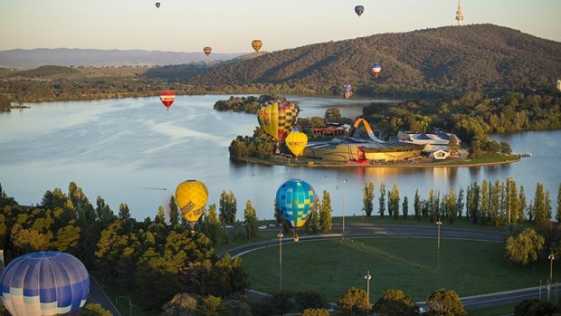 Have a hot air ballooning adventure in Canberra.