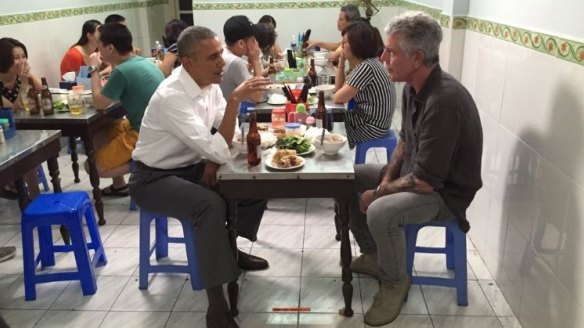 Anthony Bourdain and US President Barack Obama try to solve the world's problems in Hanoi.