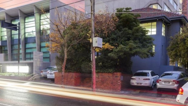 One of the last remaining development sites in Toorak Village has sold for $7.3 million at a land rate of $17,381 per sq m. 