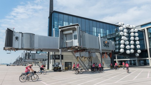 A fine example of schadenfreude if ever we saw one, tourists have been paying to take tours of Germany's disastrous unopened airport. There are various options available, including bike tours, which wend their way around the apron, passing empty terminal buildings and gates.