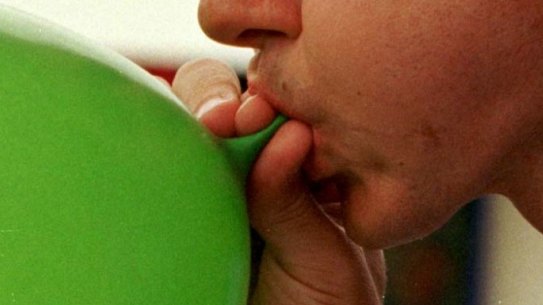 woodridge.  ex bne.  to afr.  pix robert rough.  story sam strutt.  000206.  == new labor member woodridge mike kaiser helps to blow up balloons after his win.