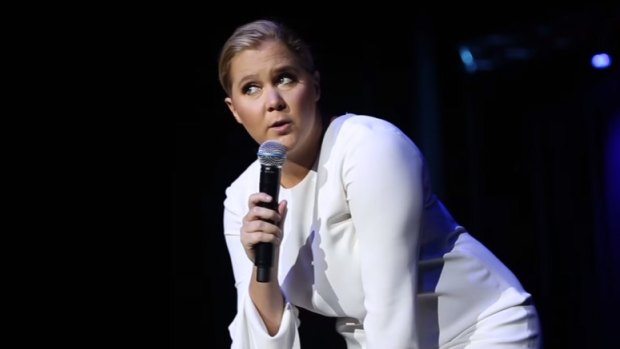 Amy Schumer expertly handles a heckler during her Stockholm show.
