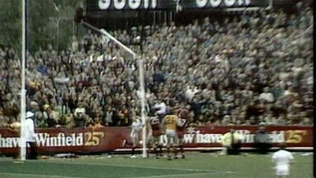 Infamous 1982 game between Hawthorn and Essendon when Leigh Matthews makes contact with point post and breaks it.