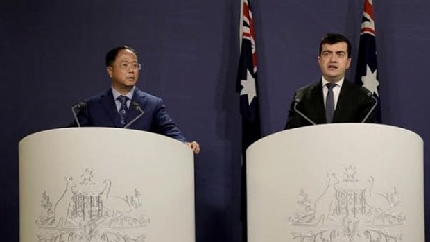 Huang Xiangmo and Sam Dastyari at a press conference for the Chinese community in Sydney on July 17, 2016.