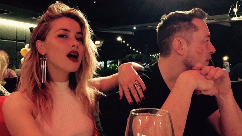 Elon Musk Posted An Intimate Photo With Girlfriend Amber Heard At The Gold Coast