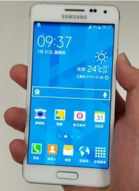 An image posted on Chinese social media site Weibo, said to be of the Samsung Galaxy Alpha.