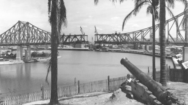 Brisbane's Lord Mayor says Story Bridge, pictured under construction in the 1930s, would be much less visually impressive were it built today.