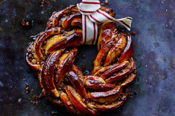 Donna Hay's caramel pecan wreath.