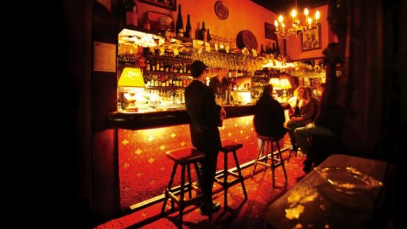The bar at Baron's, Kings Cross, in  2006.