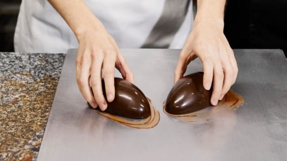 Lightly melt the edges on a warm baking tray before joining the eggshell halves together, and levelling the base.