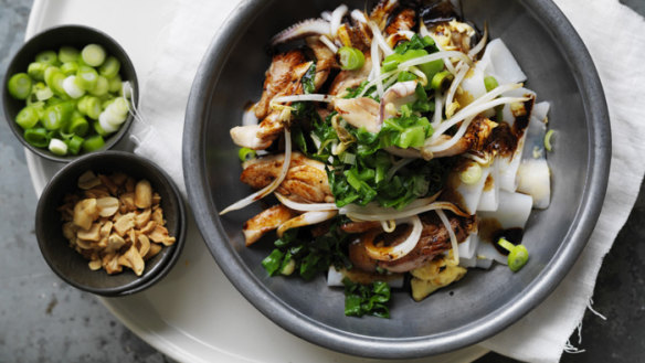 Stir-fried rice noodles with chicken and squid.