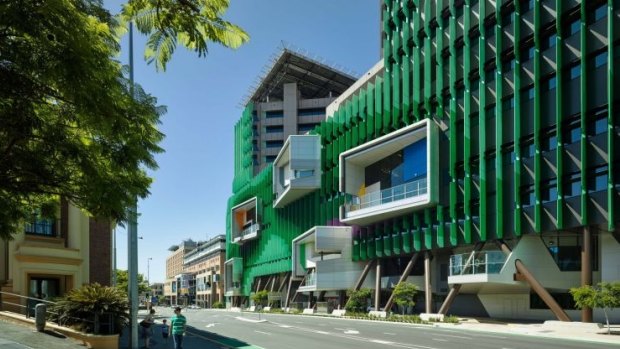 A resident has gained almost 8000 signatures on a petition calling for cheaper car parking at Lady Cilento Children's Hospital.