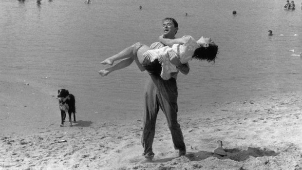 Gregory Peck and Ava Gardner on Frankston beach.