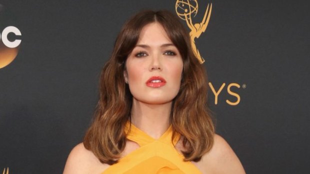 Mandy Moore's tangerine lips went well with a lemon frock.