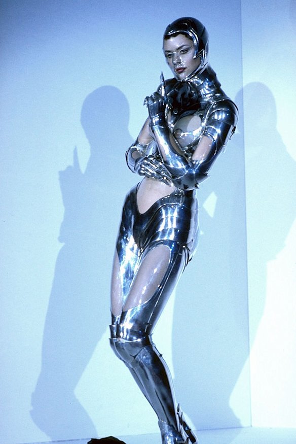 During the Autumn/Winter 1995 show, Mugler presented his 20th anniversary ‘Cirque d’Hiver’ collection including this space-age look. In recent years it has been worn by Cara Delevingne on the cover of GQ.