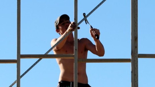 BUILDING CONSTRUCTION.100628. AFR PIC BY PETER BRAIG. PROPERTY DEVELOPMENT IN SYDNEY. GENERIC PIC. BUILDERS, INTREST RATES, HOME LOANS, RESIDENTIAL PROPERTY DEVELOPMENTS. NEW HOMES.