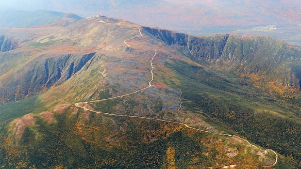 An aerial view of the road's path to the top of Mt Washington.