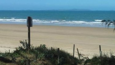 A man has died at a beach near Yeppoon after he was hit by a snapped tow strap.