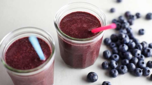 Glow, blueberry and cinnamon smoothie. 