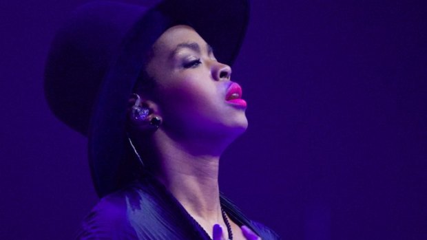Lauryn Hill kept concert fans waiting because she was 'aligning her energies with the time'.