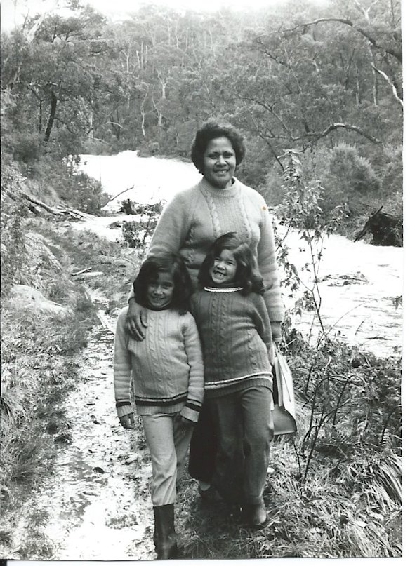 The sisters as children with mum Siniva.