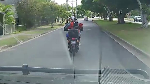 A driver chases two alleged bag snatchers on the Gold Coast.