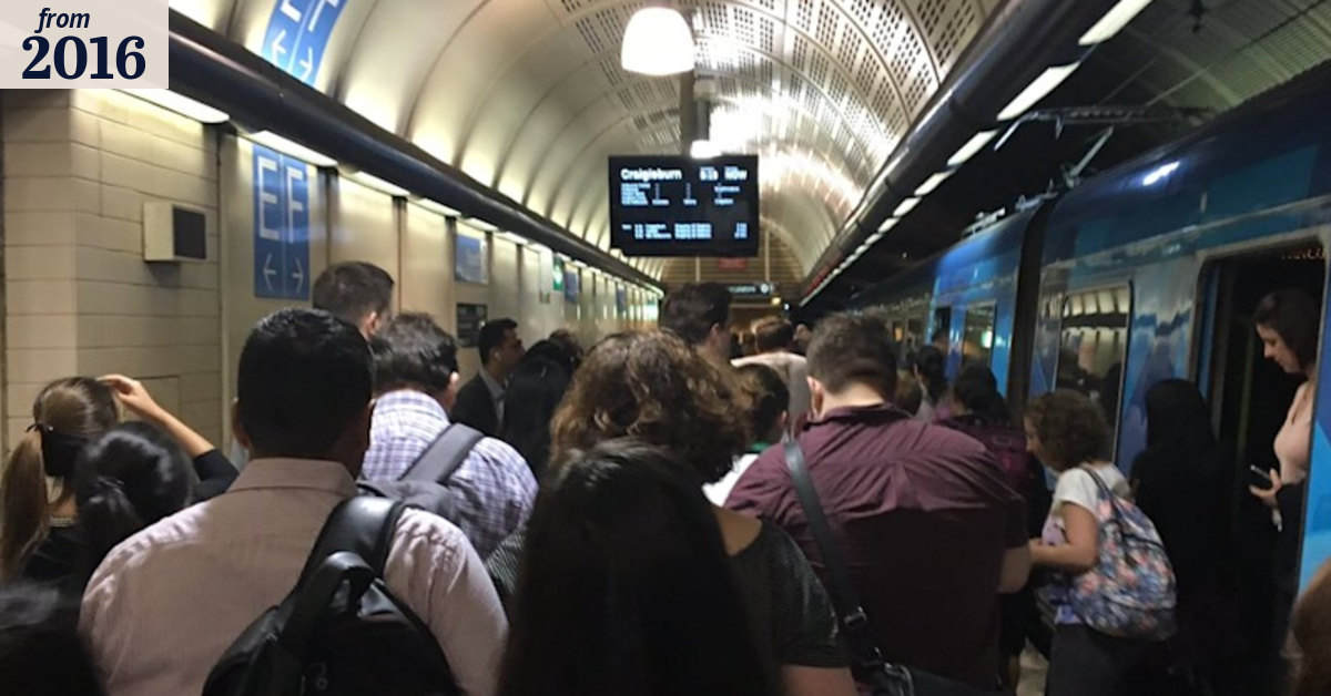 More than 900 trapped on blacked-out City Loop trains after power failure