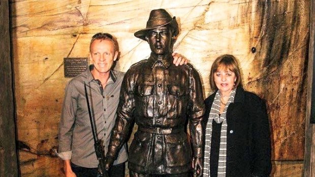 Family ties: A bronze statue of "Nutsy" Bolt with his great-grandson Steve Shelley and grand-daughter Josie Shelley.