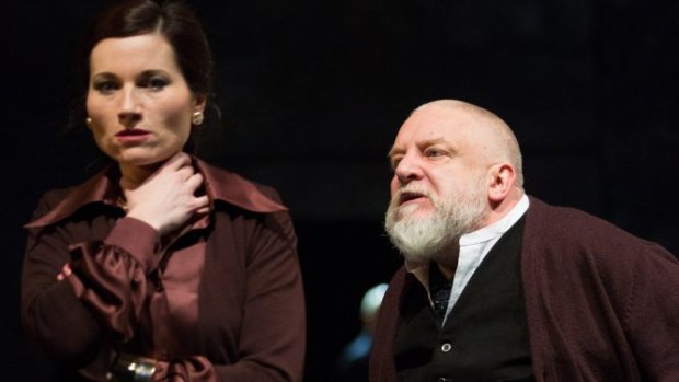 Goneril (Kate Fleetwood) and King Lear (Simon Russell Beale). 