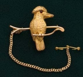 9ct gold brooch with a kookaburra on a branch, by Duggin, Shappere & Co. Melbourne, $2500.